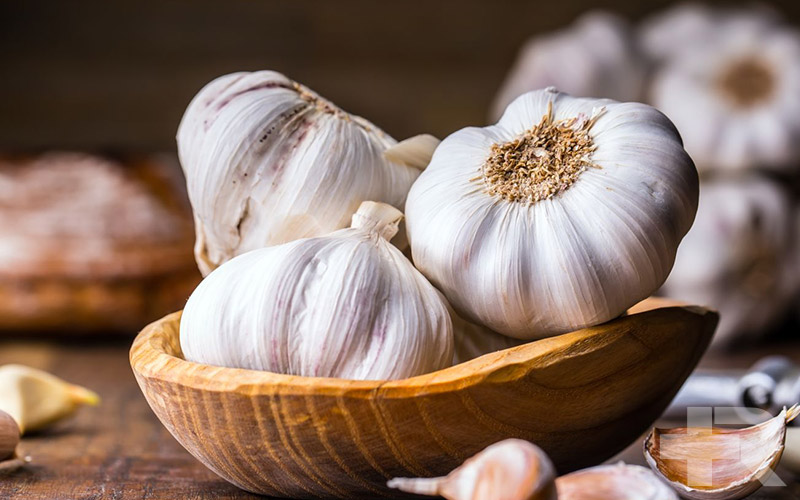 خواص خوردن سیر خام در شب برای مردان بسیار بیشتر از زنان است.
