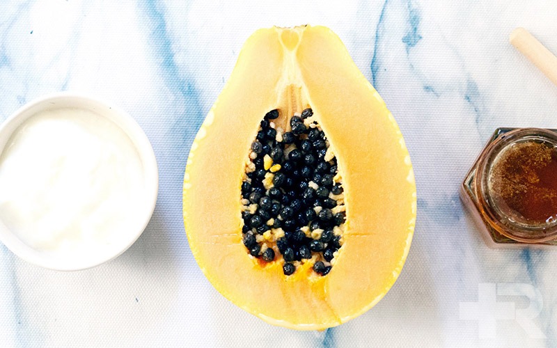 ماسک صورت خانگی برای سفیدی پوست یکی از ماسکهای صورت خانگی برای سفیدی پوست ماسک پاپایا و عسل است.