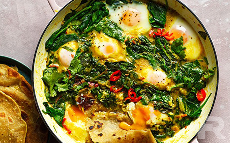 اسفناج پخته و تخم مرغ، دارای خواص متعددی است که یکی از آن کاربرد در کم خونی است.