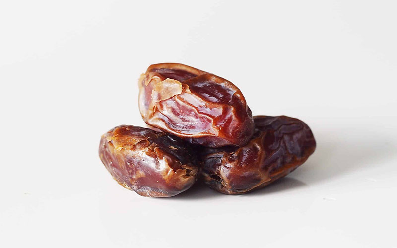 یکی از سوالات مهم در افراد دیابتی و کسانی که به دنبال لاغری هستند، آیا خرما خشک قند را بالا می‌برد؟
