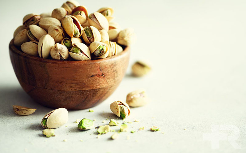پسته یکی از تنقلات مهم در مشکلات کم خونی است.