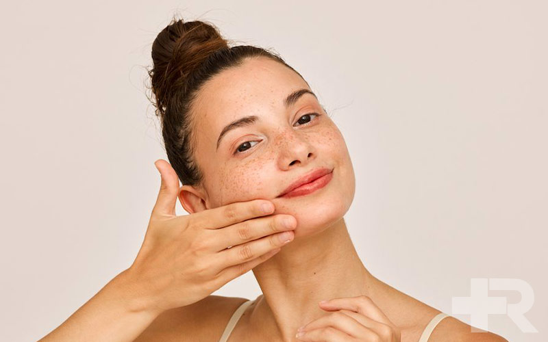 یکی از خواص ژل رویال برای زنان، فواید آن برای سلامت پوست زنان است.