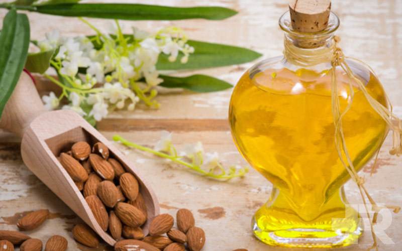 خواص روغن بادام تلخ یکی از خواص روغن بادام تلخ، فواید آن برای لطافت پوست و شادابی آن است.