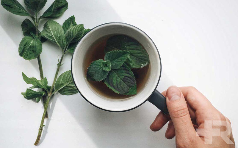یکی از خواص عرق نعنا، فواید آن برای دستگاه گوارش است.