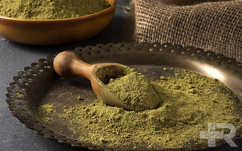 خواص حنا یکی از فواید مهم حنا، خواص آن برای موهای سفید است.