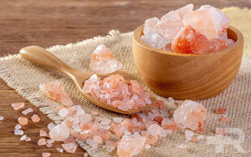 نمک صورتی یک ماده معدنی بسیار مهم برای بدن است که شامل کلسی، منیزیم و غیره است.
